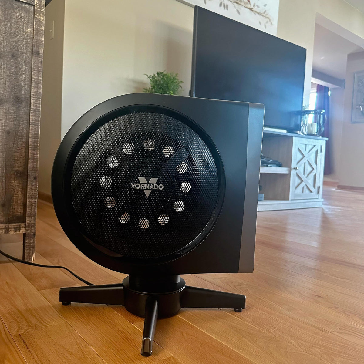 Compact Oscillating High Velocity Floor Fan with Remote Control, 5 Speeds, Black X420629